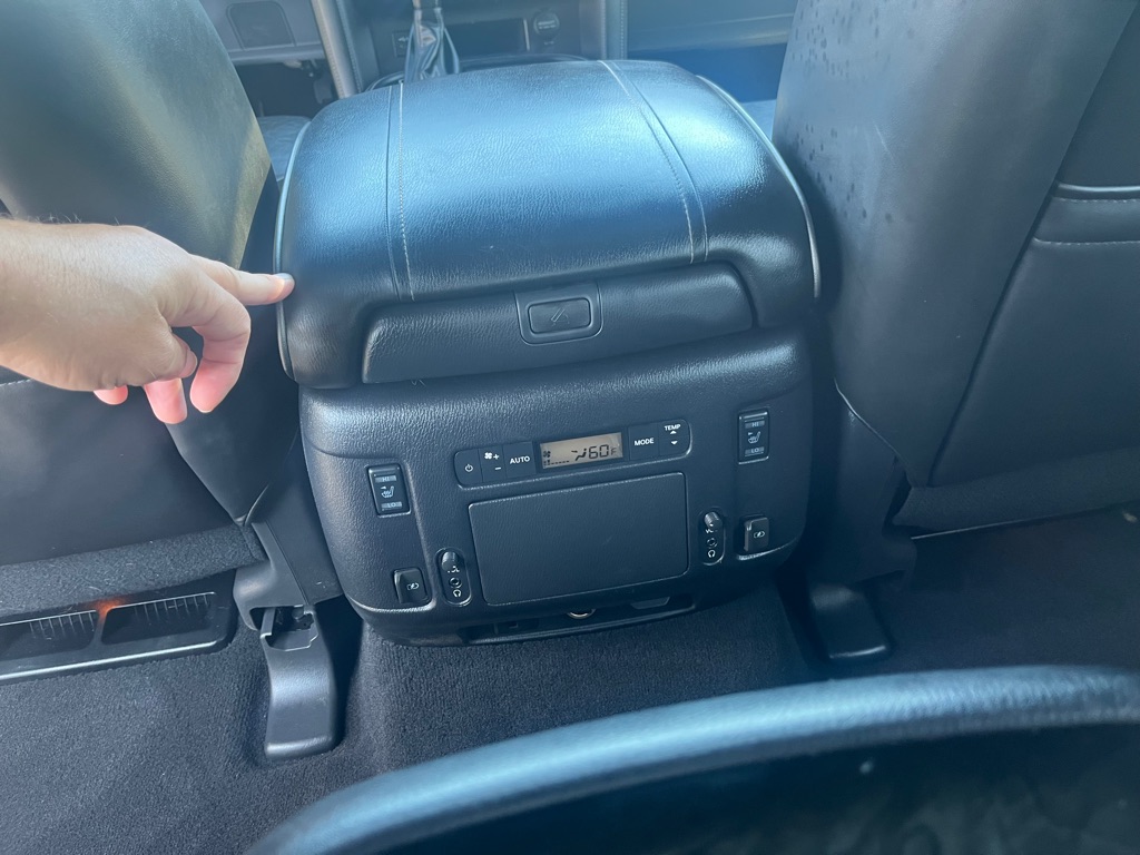 Photo 11 of this INFINITI QX80