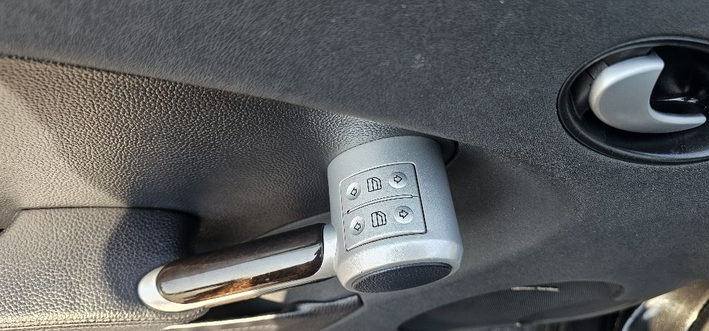 Photo 6 of this MERCEDES-BENZ SLK