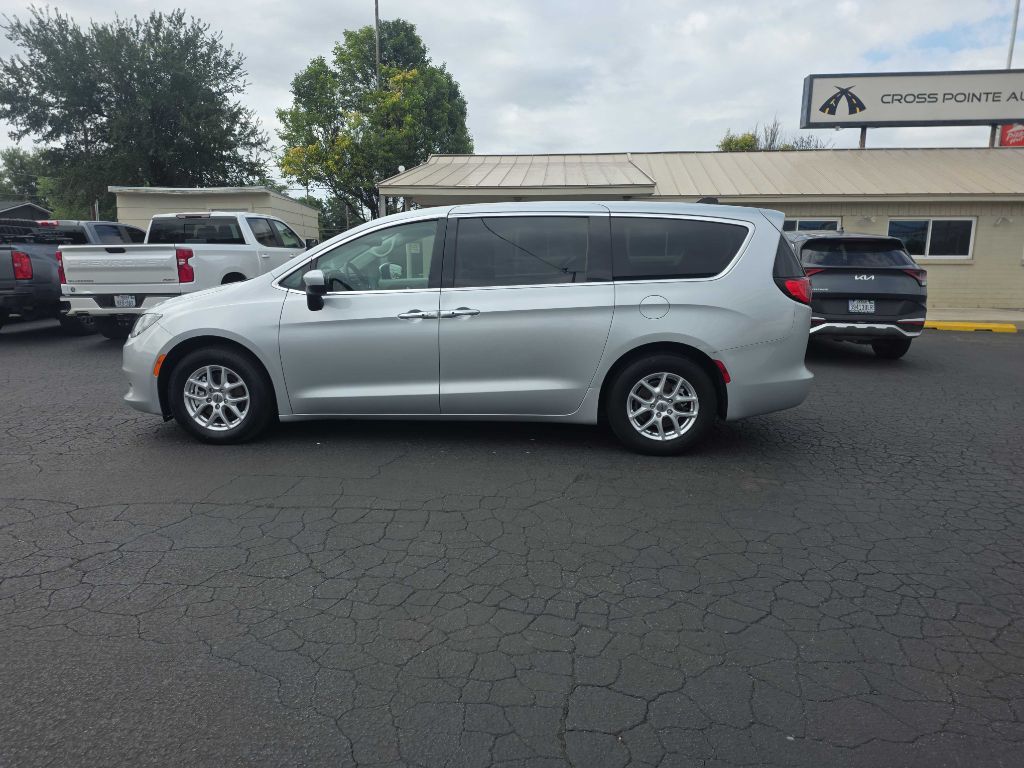 Photo 16 of this CHRYSLER VOYAGER