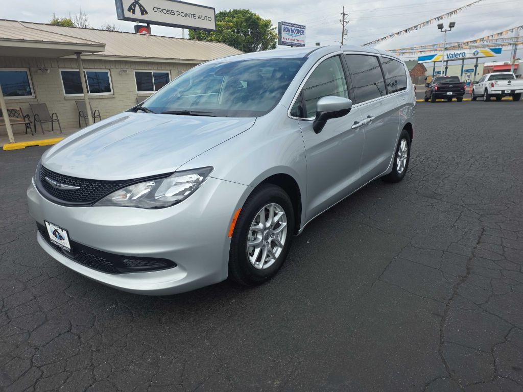 Photo 17 of this CHRYSLER VOYAGER