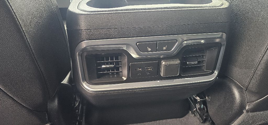 Photo 8 of this GMC SIERRA 1500
