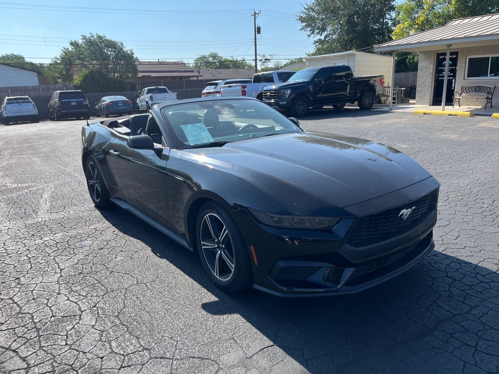 Photo 2 of this FORD MUSTANG