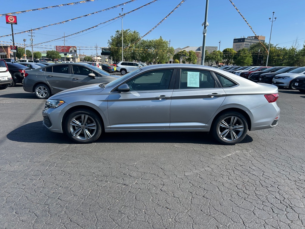 Photo 5 of this VOLKSWAGEN JETTA