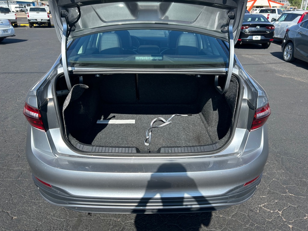 Photo 7 of this VOLKSWAGEN JETTA