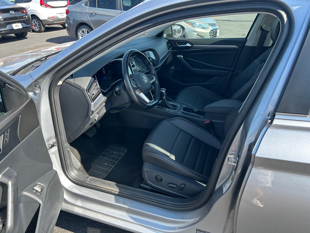 Photo 10 of this VOLKSWAGEN JETTA