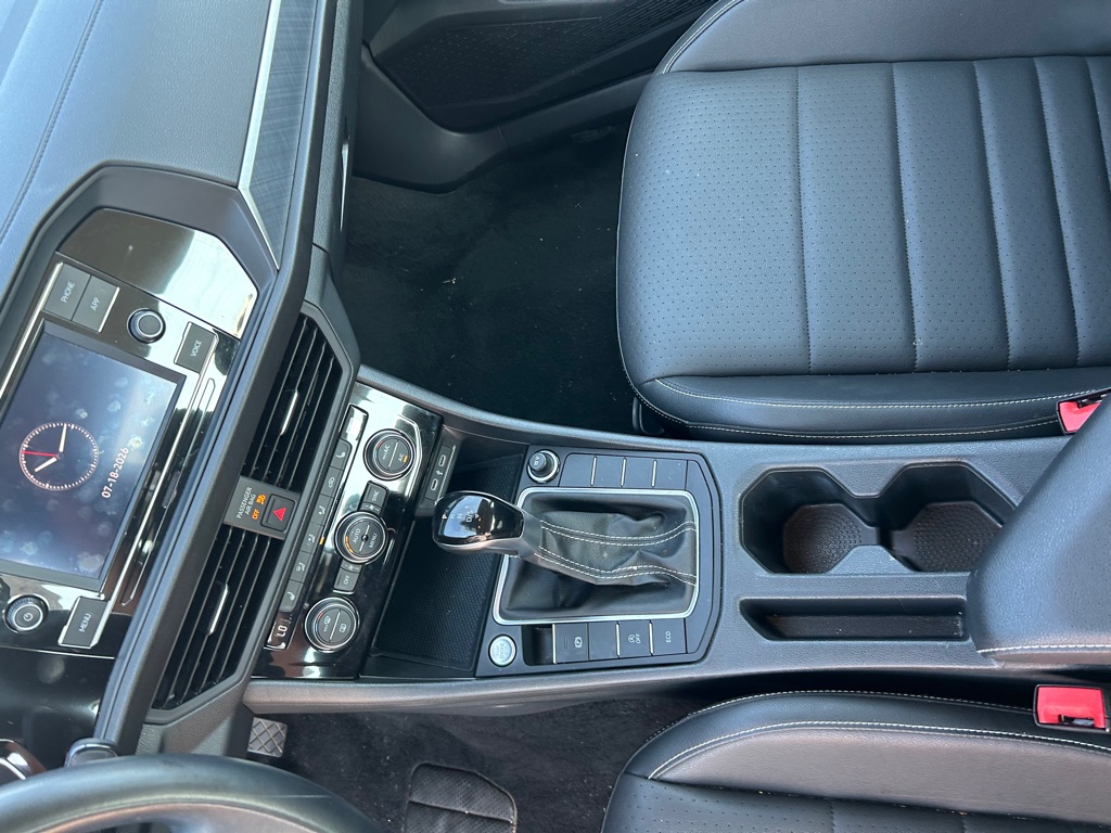 Photo 11 of this VOLKSWAGEN JETTA