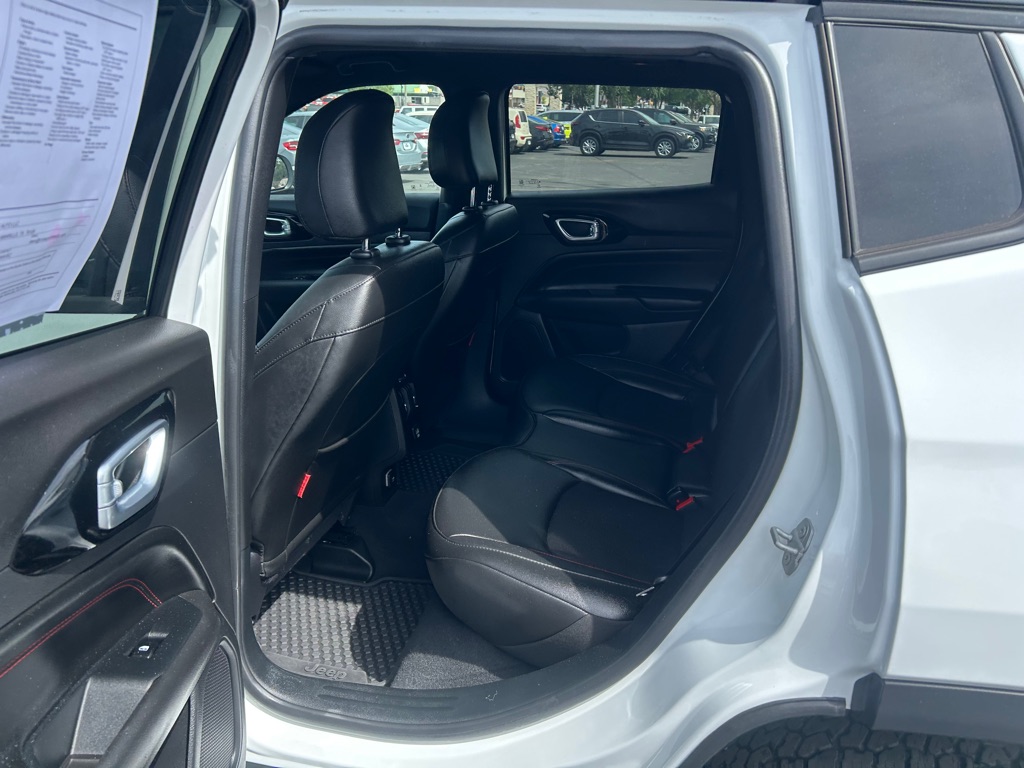Photo 12 of this JEEP COMPASS
