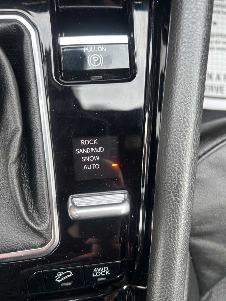 Photo 17 of this JEEP COMPASS