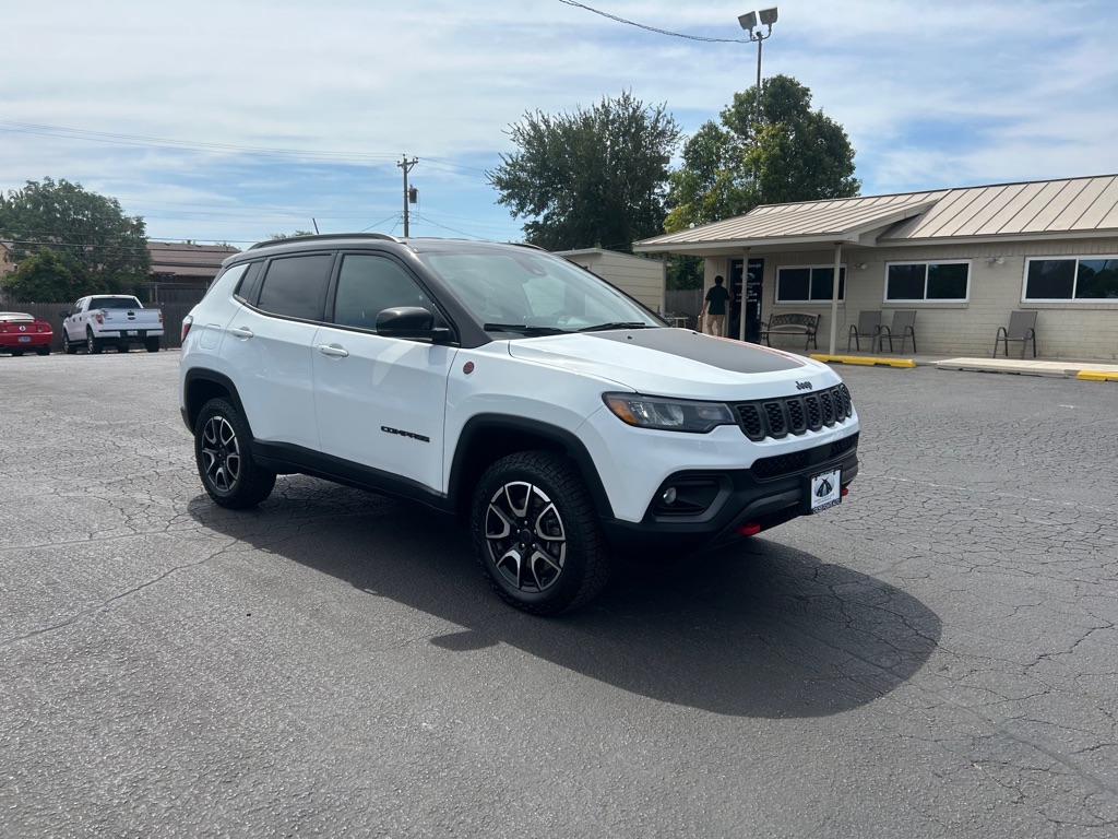 Photo 2 of this JEEP COMPASS