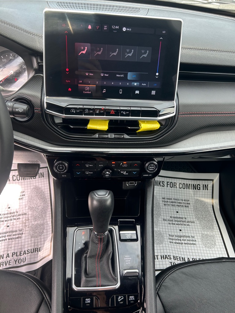 Photo 15 of this JEEP COMPASS