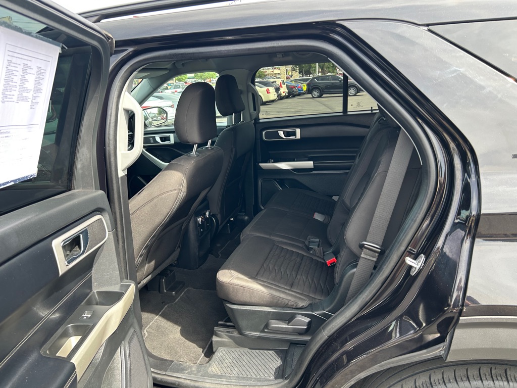 Photo 11 of this FORD EXPLORER
