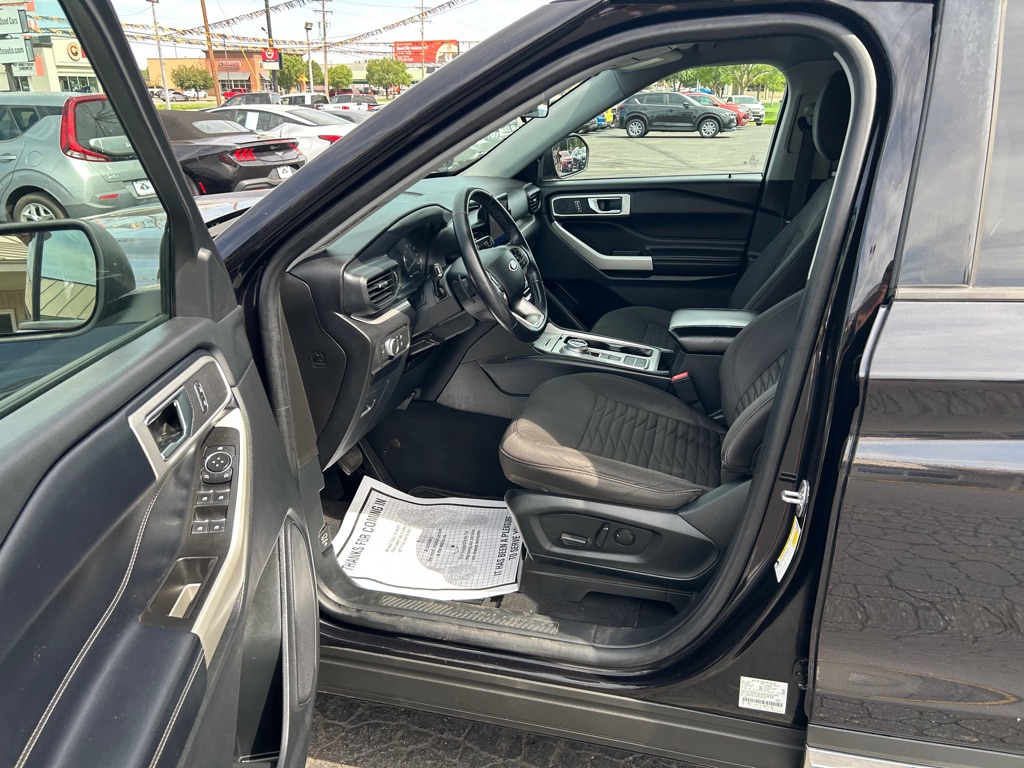 Photo 13 of this FORD EXPLORER