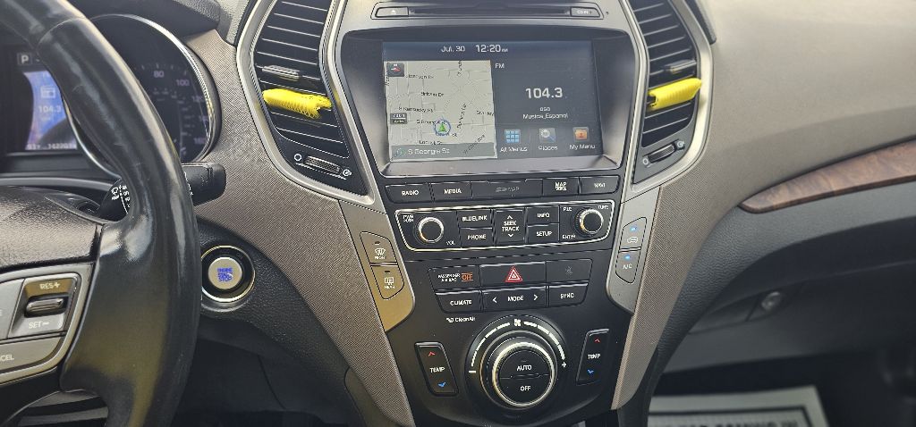 Photo 14 of this HYUNDAI SANTA FE SPORT