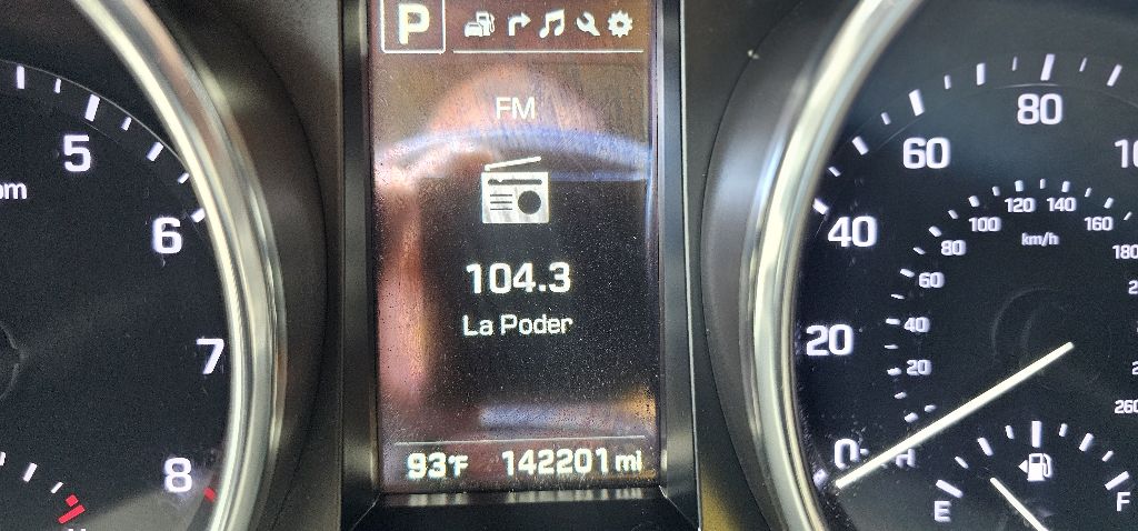 Photo 18 of this HYUNDAI SANTA FE SPORT