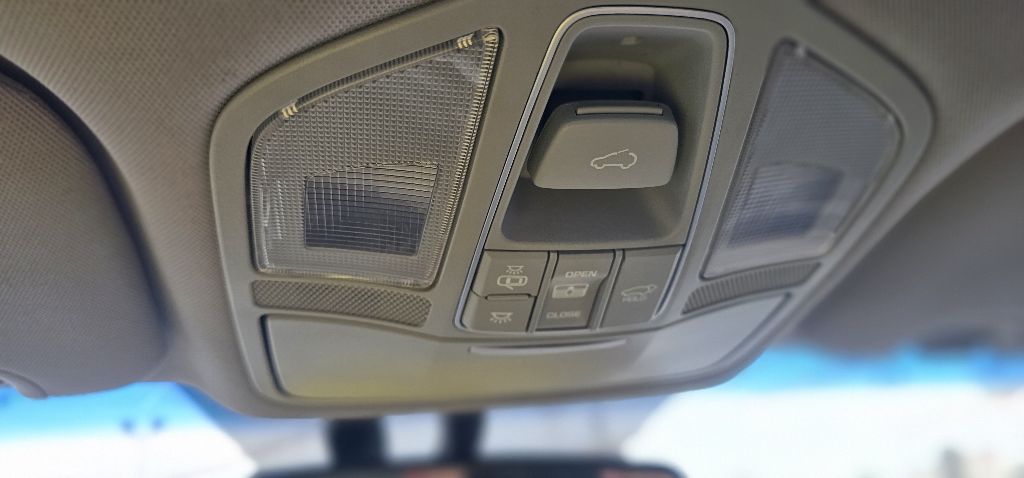 Photo 16 of this HYUNDAI SANTA FE SPORT