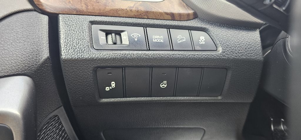 Photo 17 of this HYUNDAI SANTA FE SPORT