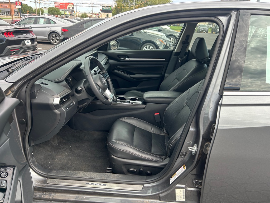 Photo 13 of this NISSAN ALTIMA