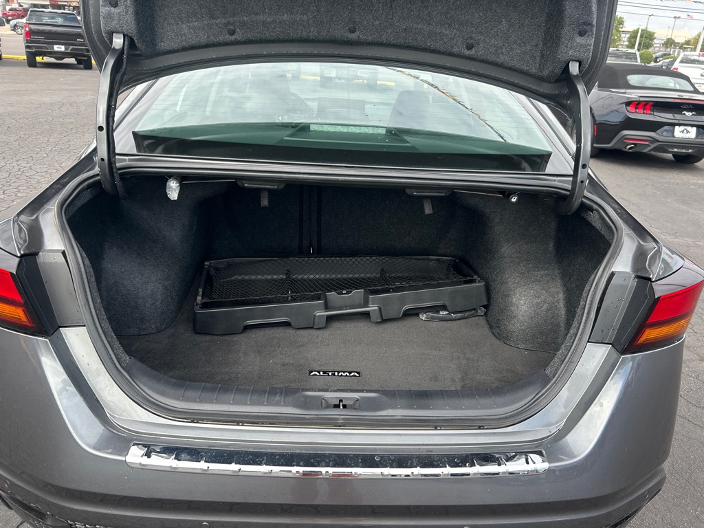 Photo 10 of this NISSAN ALTIMA
