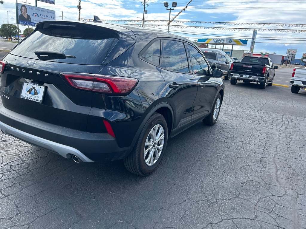 Photo 8 of this FORD ESCAPE