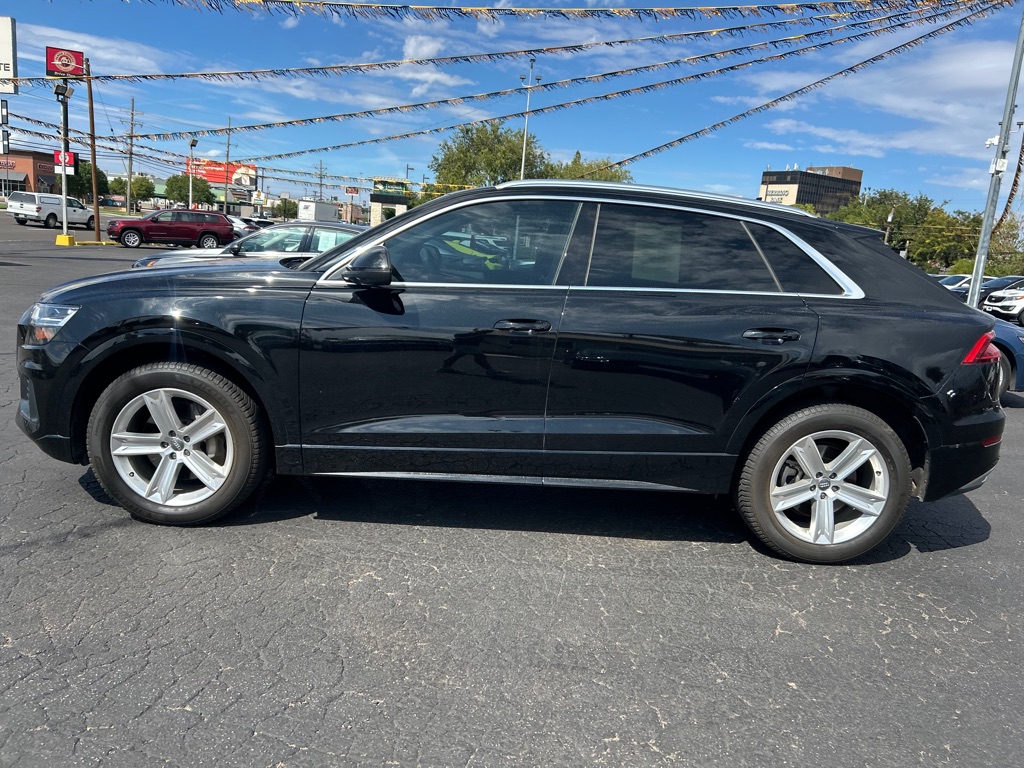 Photo 5 of this AUDI Q8