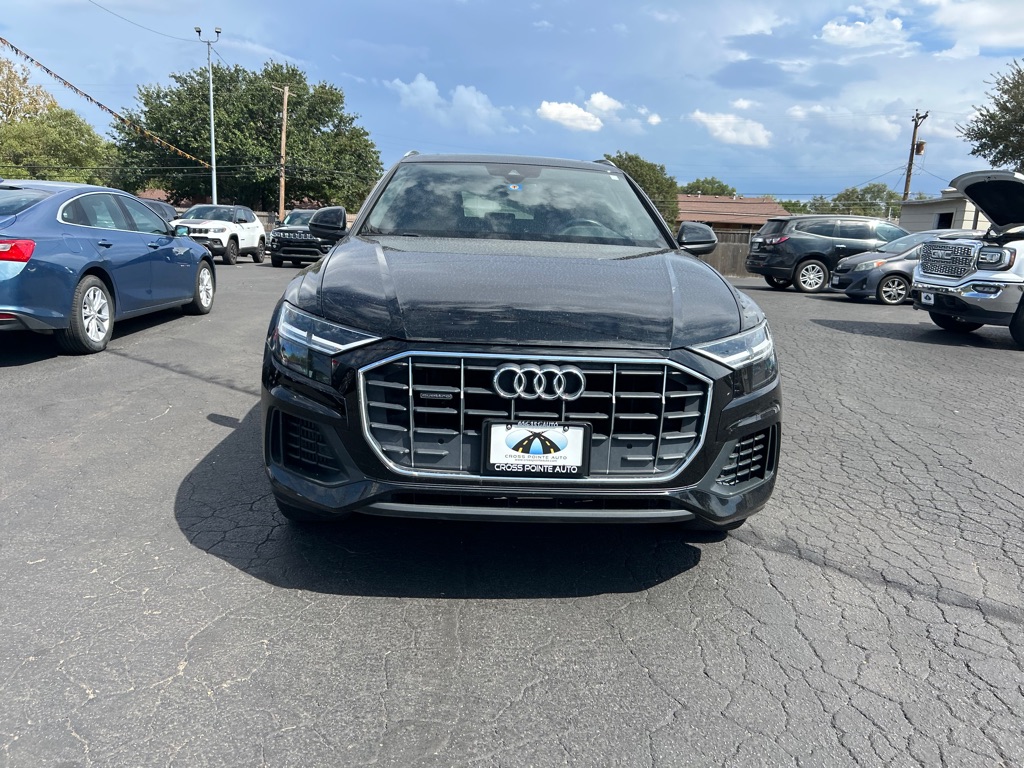 Photo 3 of this AUDI Q8