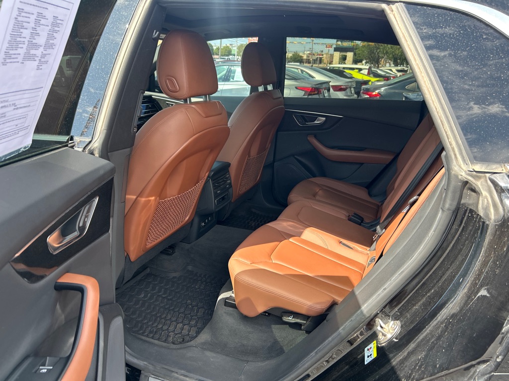 Photo 12 of this AUDI Q8