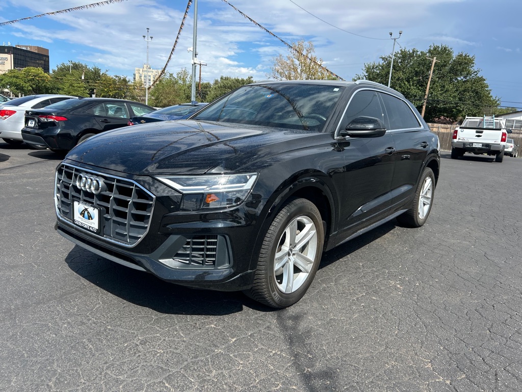 Photo 4 of this AUDI Q8