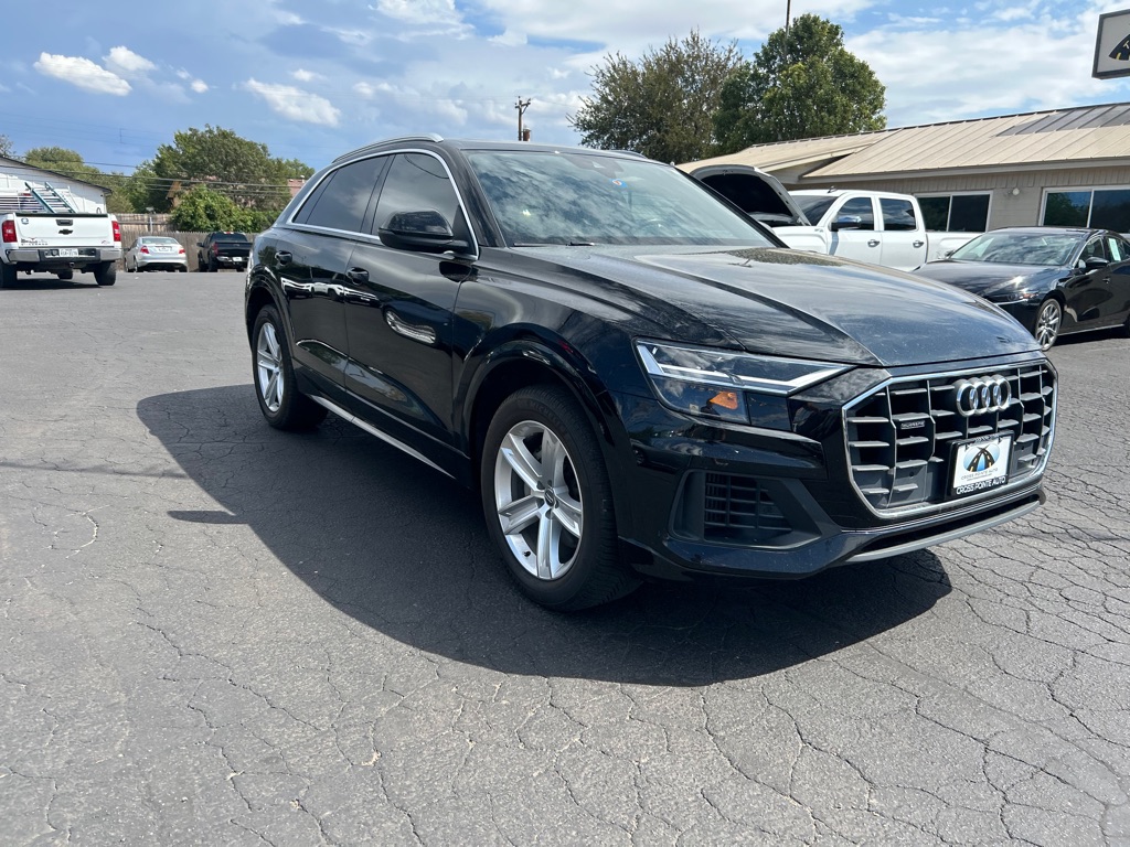 Photo 2 of this AUDI Q8