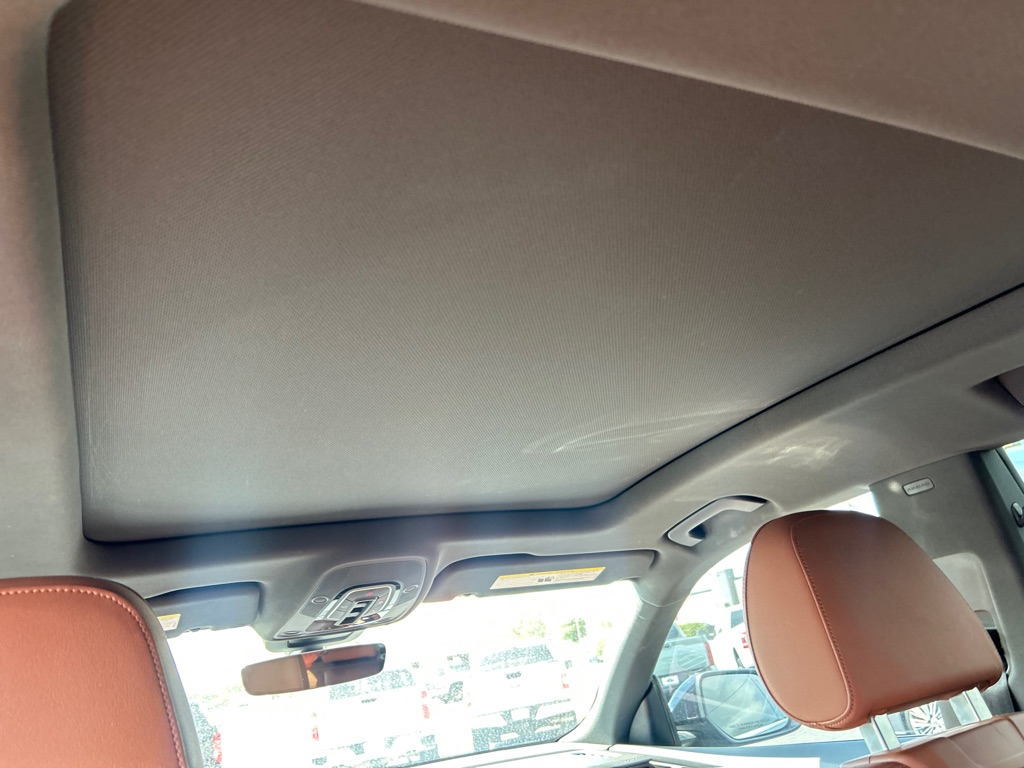 Photo 14 of this AUDI Q8