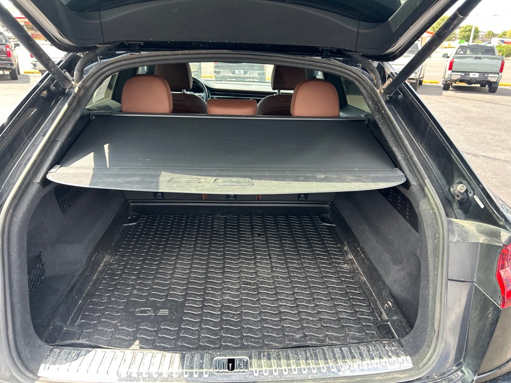 Photo 11 of this AUDI Q8