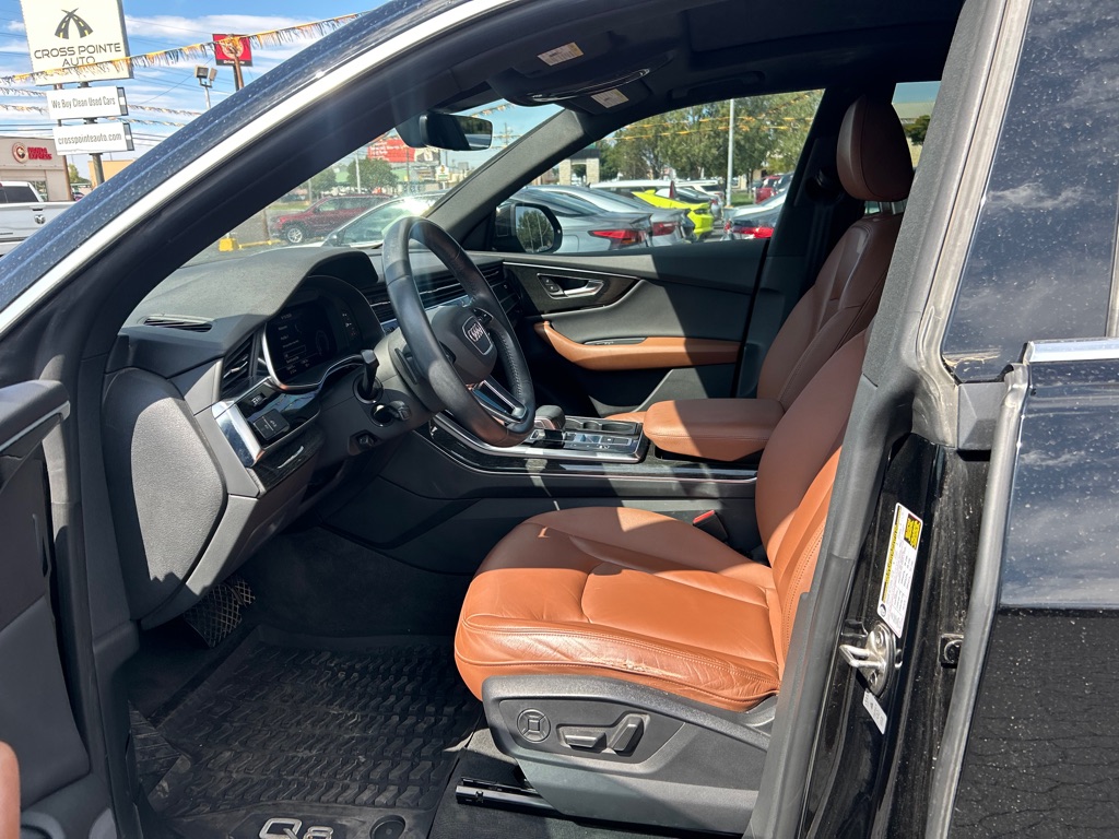 Photo 15 of this AUDI Q8