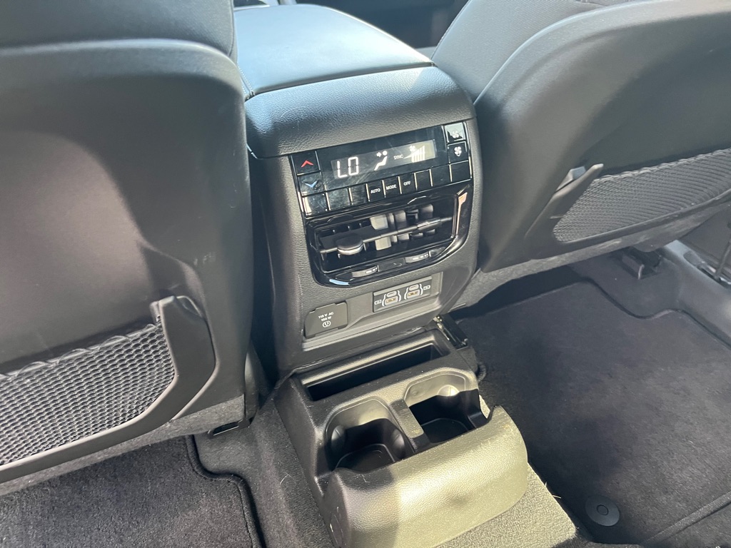 Photo 10 of this JEEP GRAND CHEROKEE