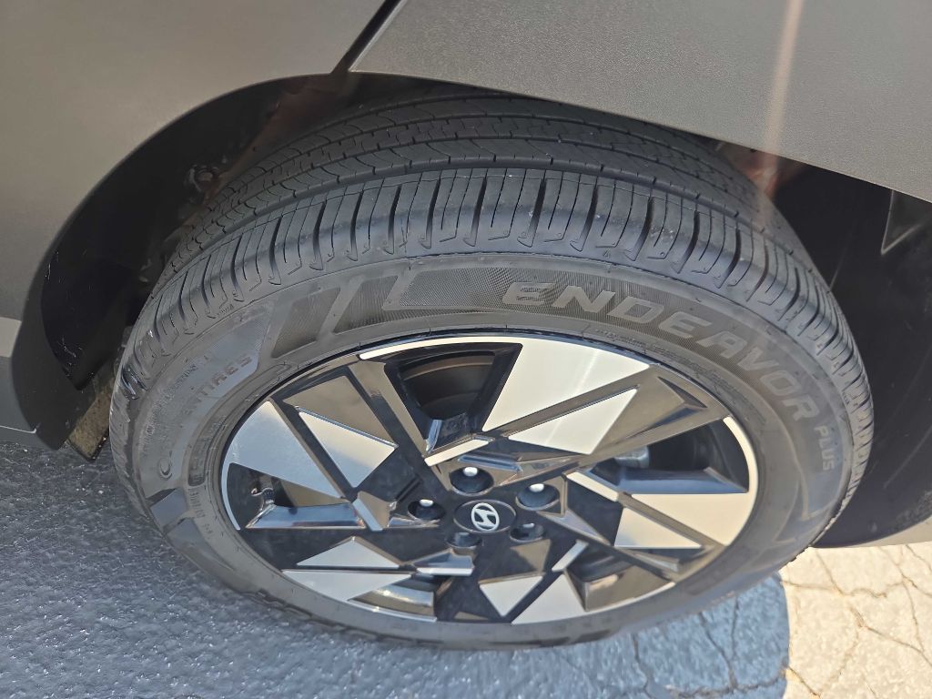 Photo 9 of this HYUNDAI KONA