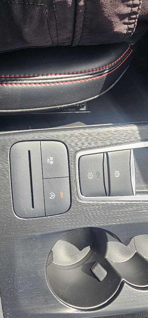 Photo 6 of this FORD ESCAPE