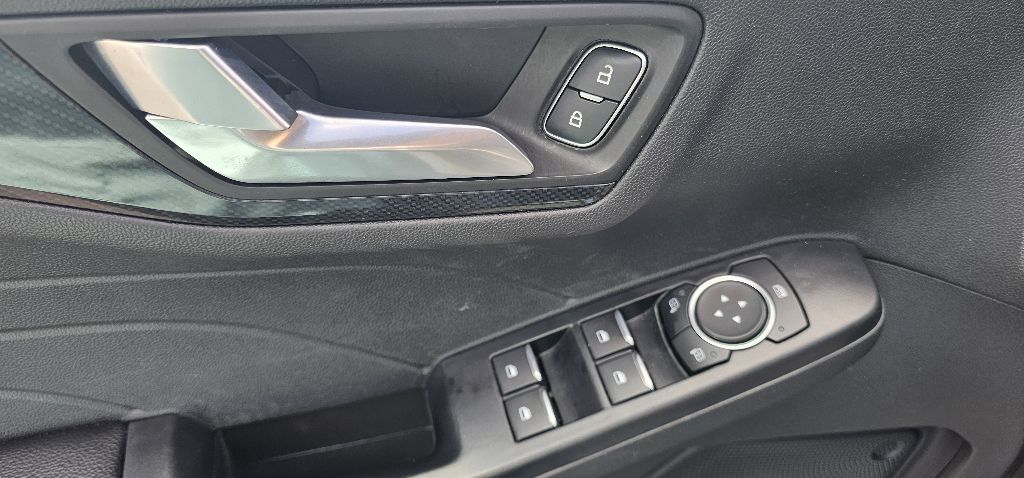 Photo 8 of this FORD ESCAPE