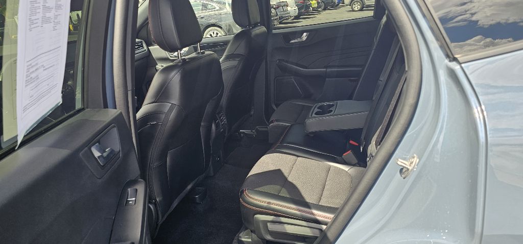 Photo 7 of this FORD ESCAPE