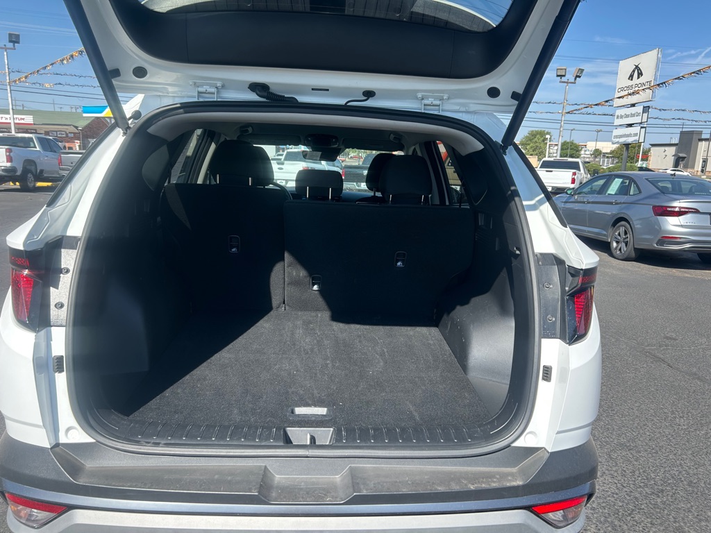 Photo 9 of this HYUNDAI TUCSON