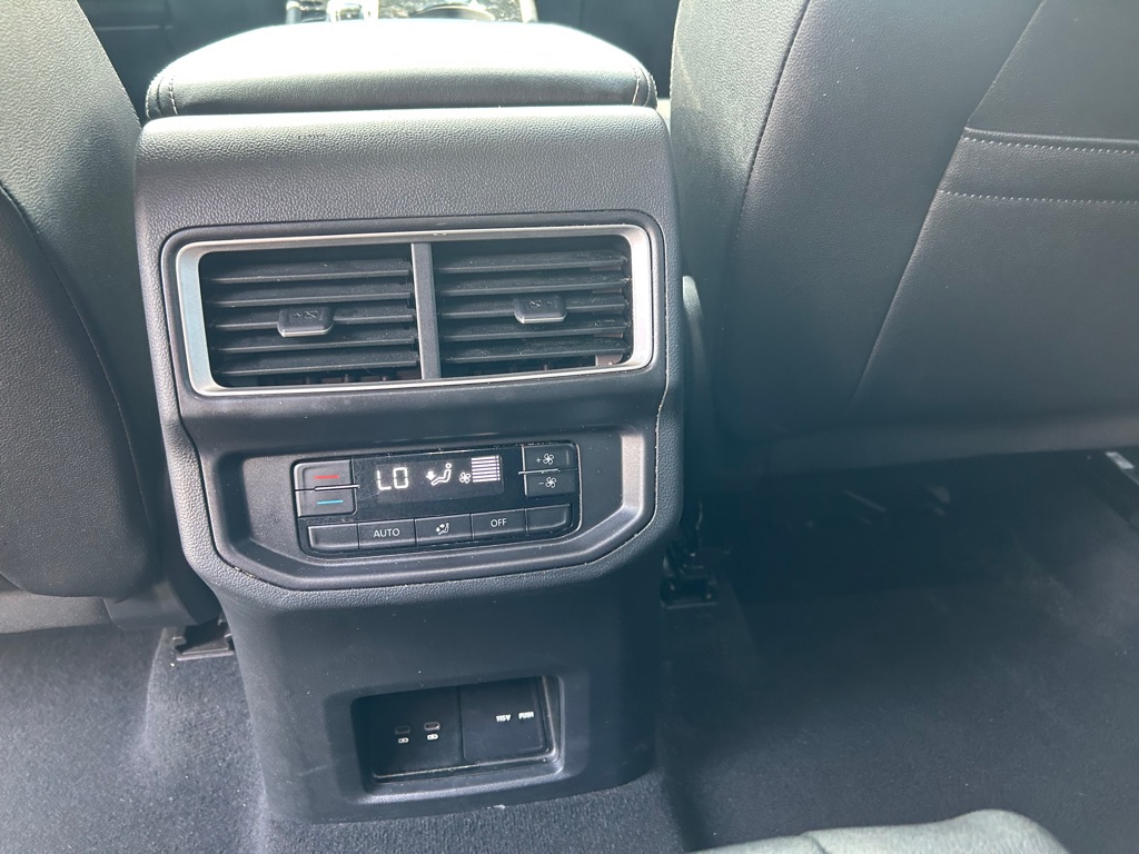 Photo 14 of this VOLKSWAGEN ATLAS