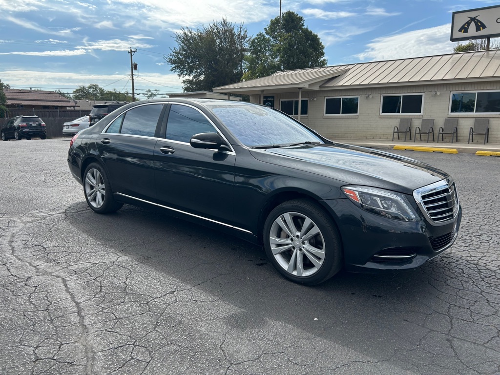 Photo 2 of this MERCEDES-BENZ S-CLASS