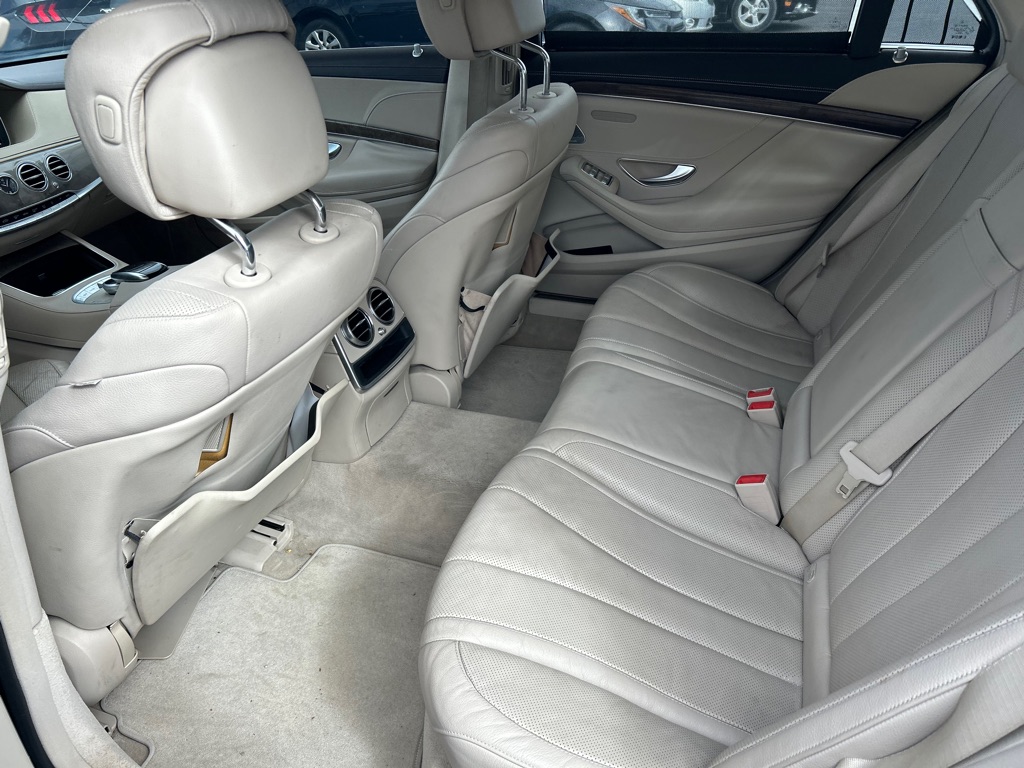 Photo 12 of this MERCEDES-BENZ S-CLASS
