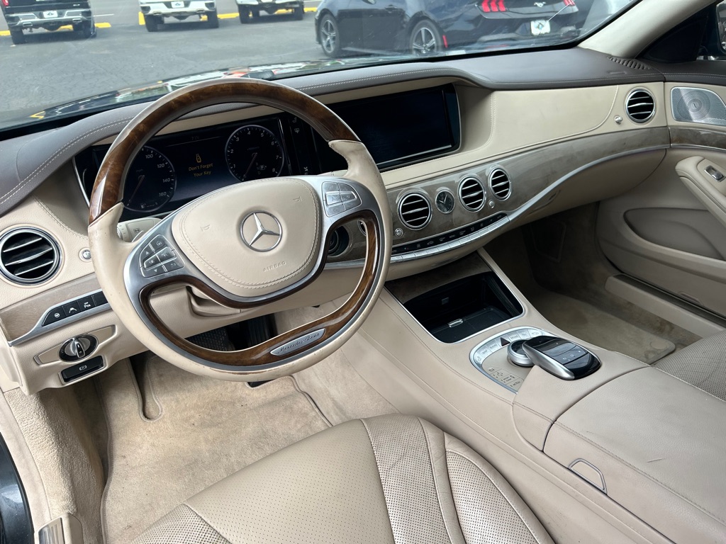 Photo 15 of this MERCEDES-BENZ S-CLASS