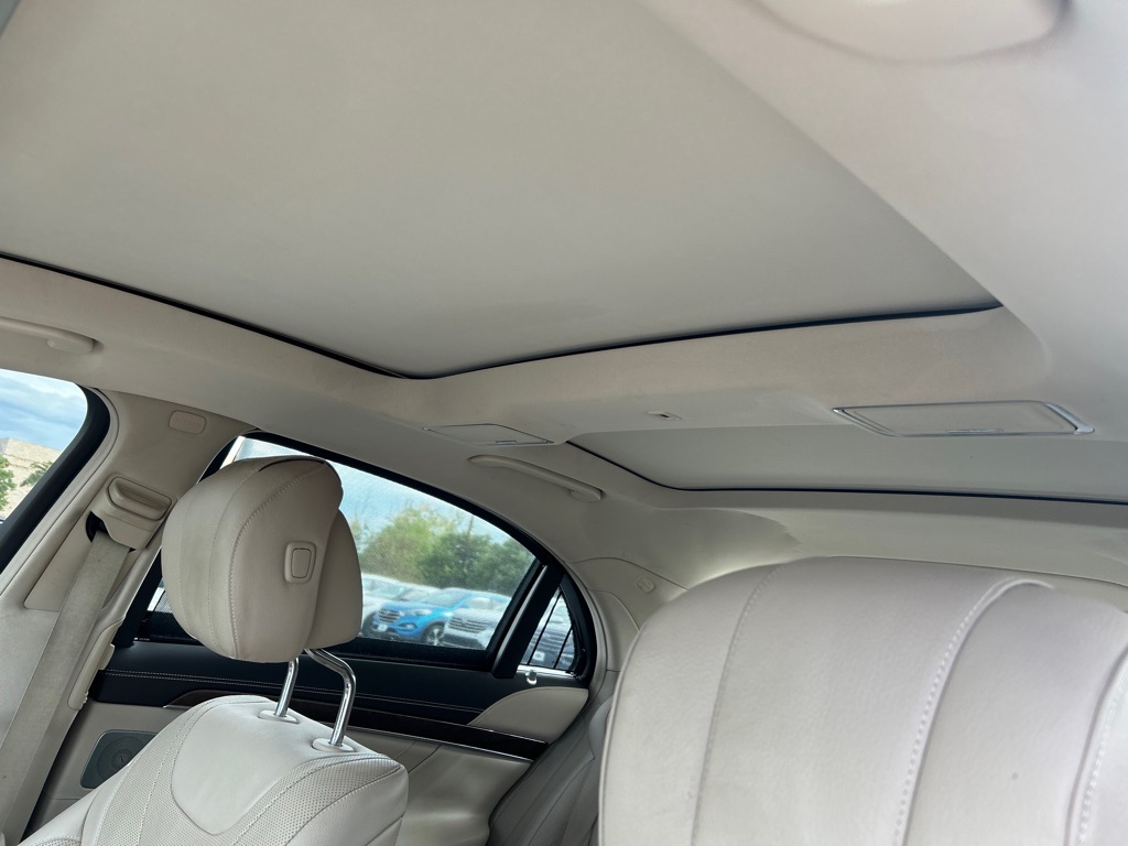 Photo 16 of this MERCEDES-BENZ S-CLASS