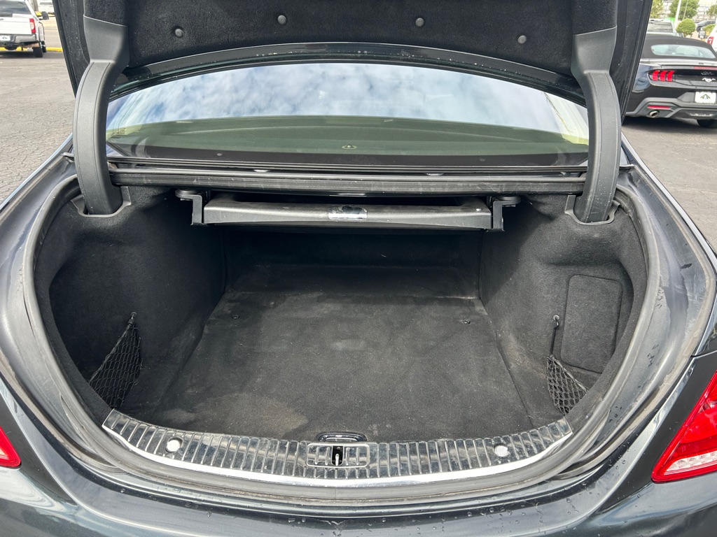 Photo 11 of this MERCEDES-BENZ S-CLASS