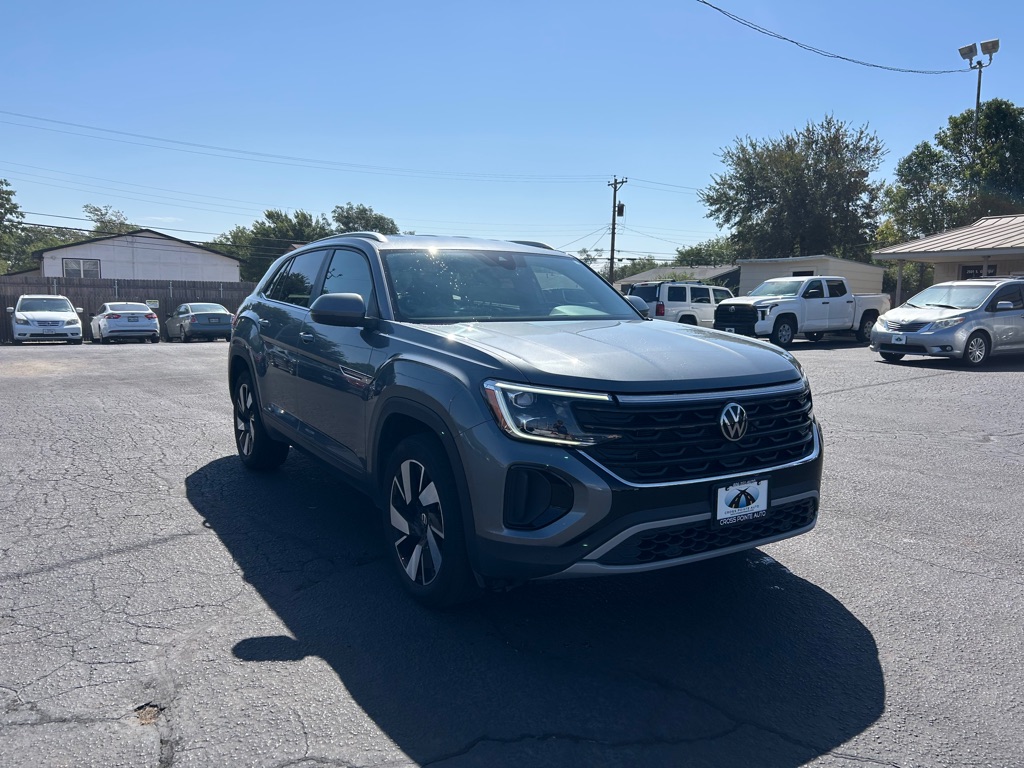 Photo 2 of this VOLKSWAGEN ATLAS CROSS SPO