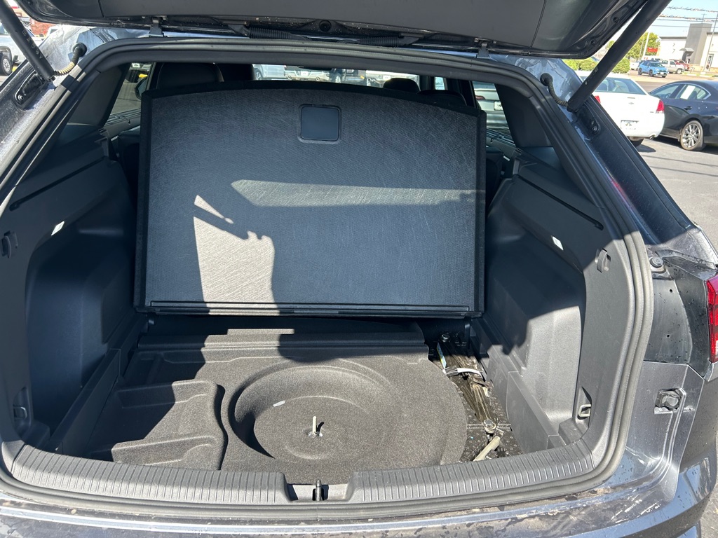 Photo 10 of this VOLKSWAGEN ATLAS CROSS SPO