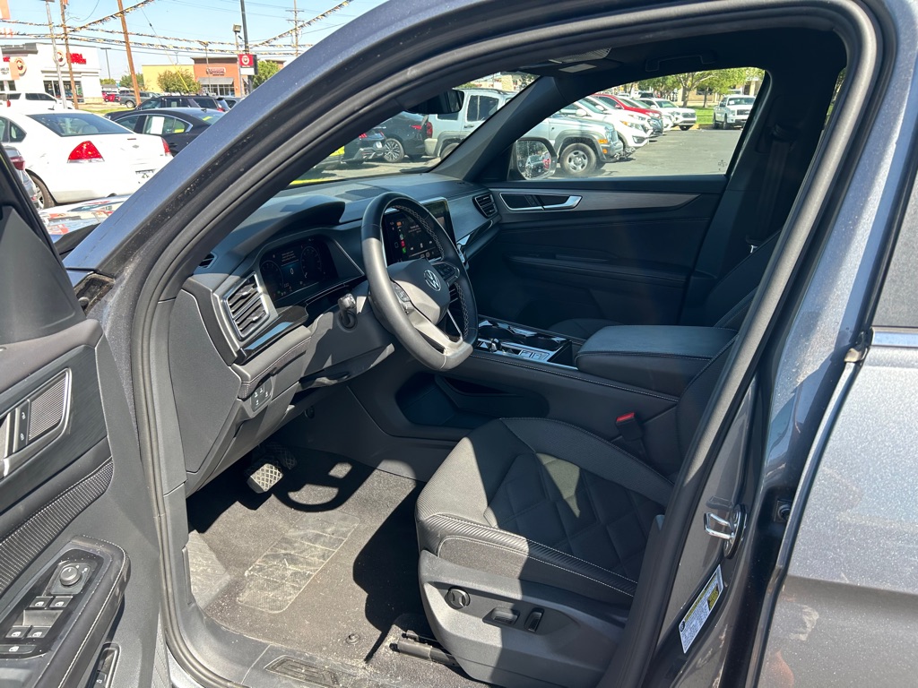 Photo 15 of this VOLKSWAGEN ATLAS CROSS SPO