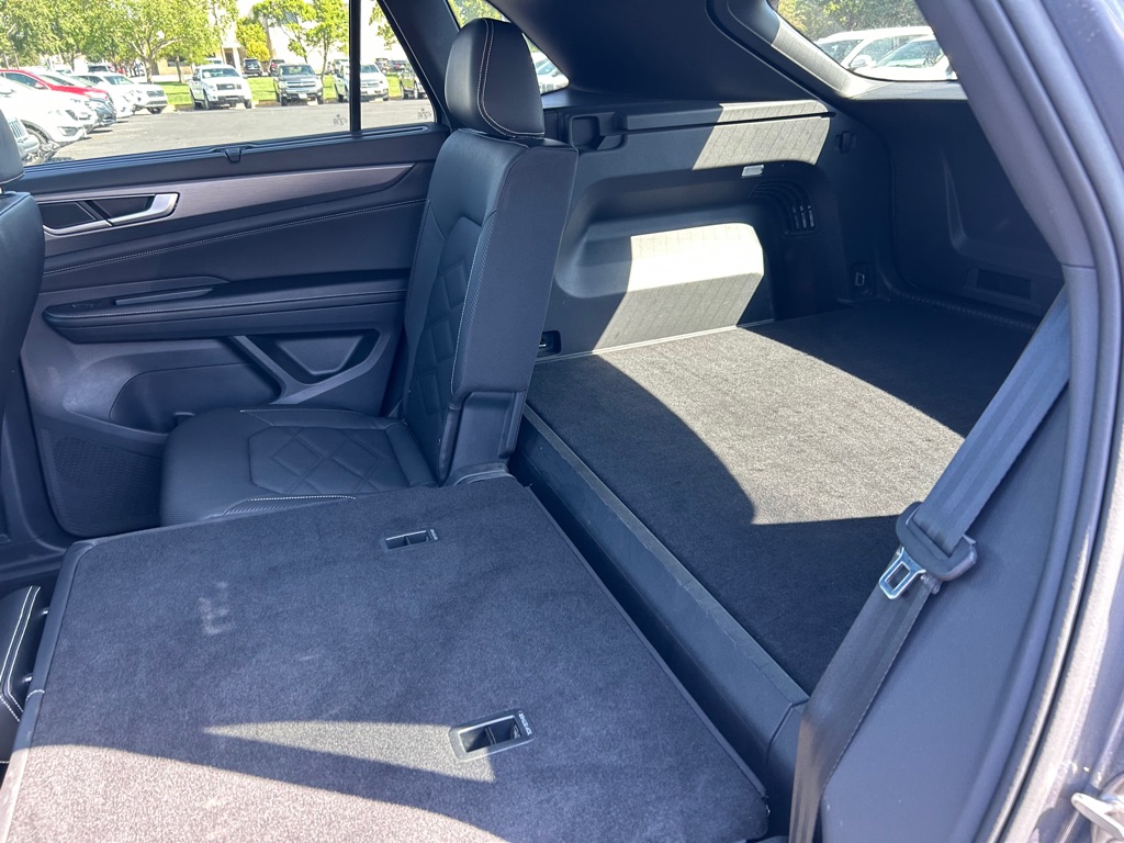 Photo 12 of this VOLKSWAGEN ATLAS CROSS SPO