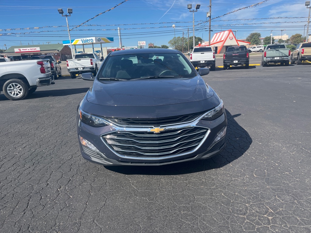 Photo 3 of this CHEVROLET MALIBU