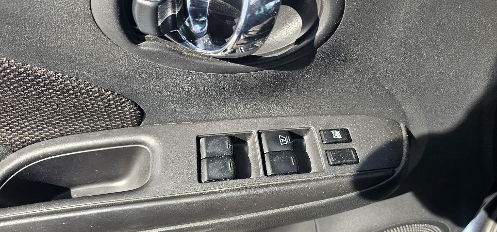 Photo 6 of this NISSAN VERSA