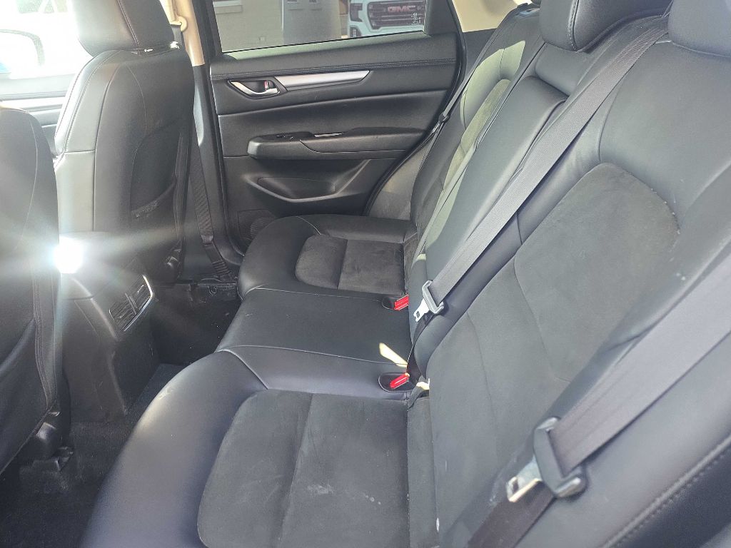 Photo 8 of this MAZDA CX-5